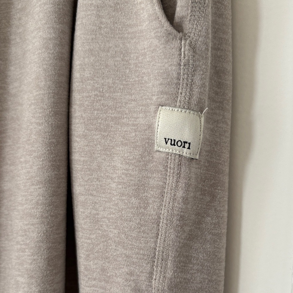 Vuori Women’s Boyfriend Joggers - Picture 2 of 15